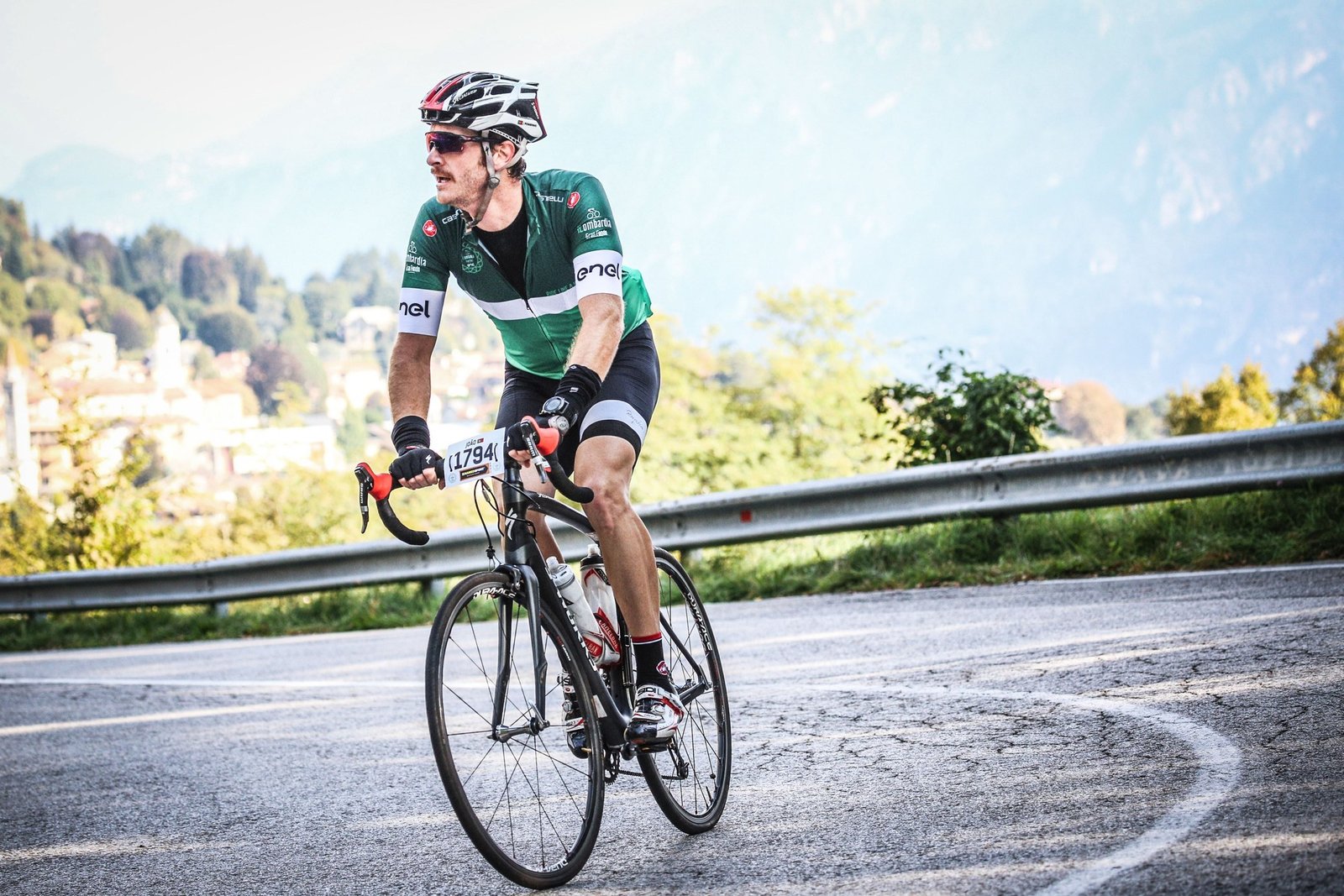Il Lombardia 2019: the approach to the Muro di Sormano.