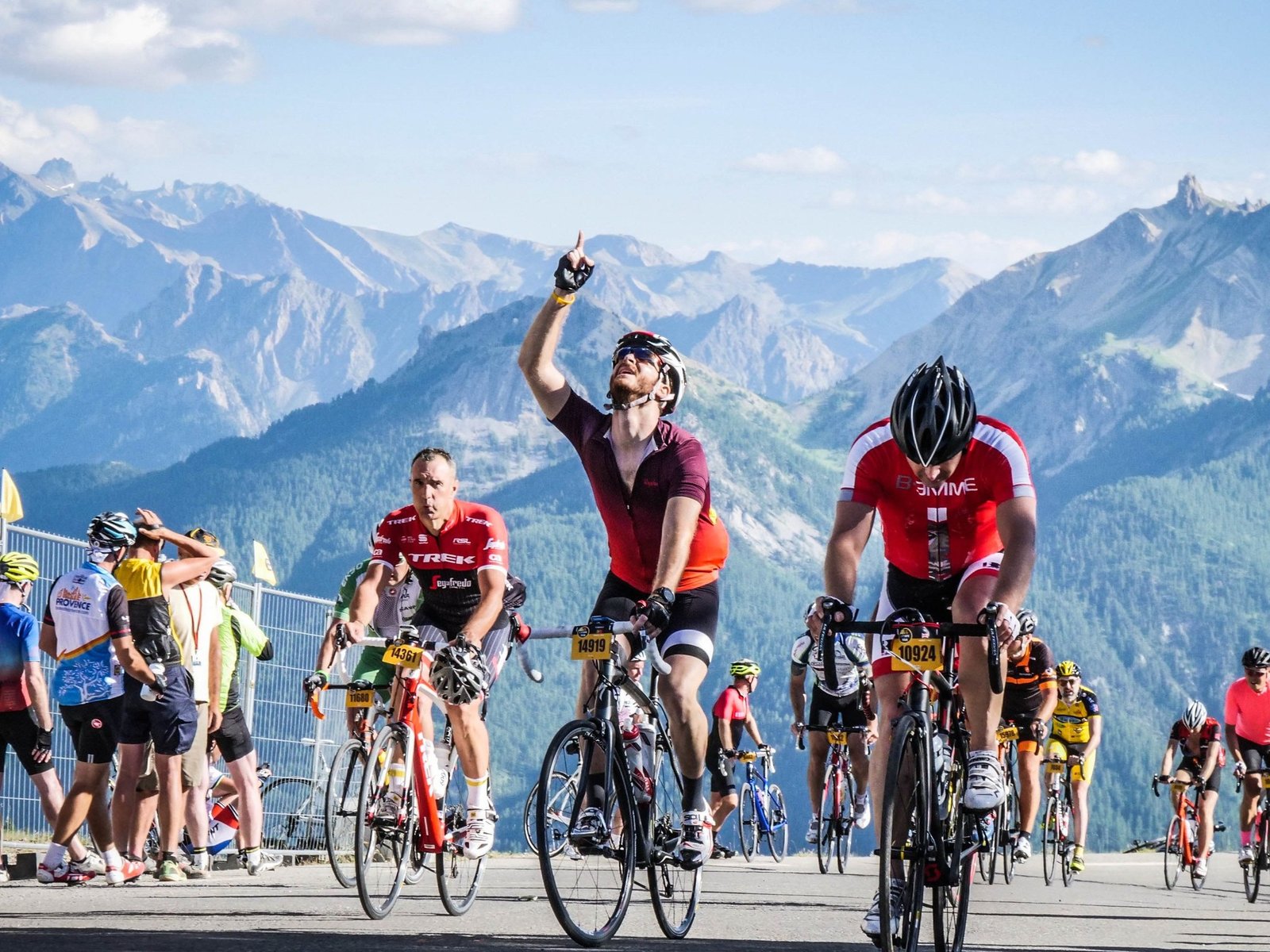 Étape du Tour 2017: arriving at the Col d’Izoard.
